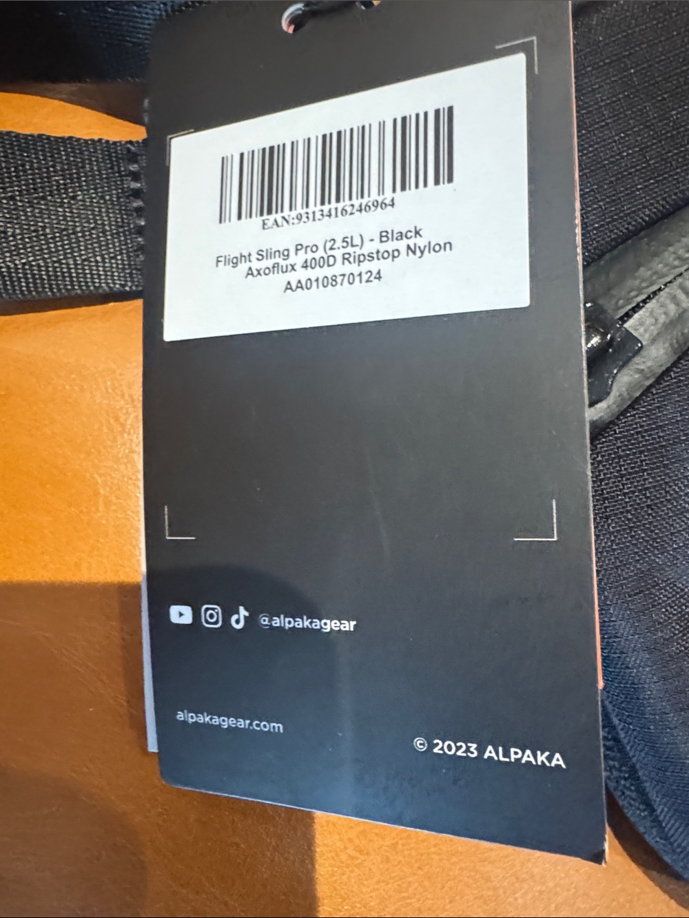 NWT ALPAKA Flight Sling Pro 2.5L Black Axoflux 400D Ripstop EDC Crossbody - Picture 5 of 8